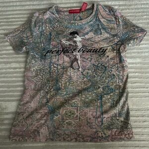 PERFECT BEAUTY GRAPHIC TEE